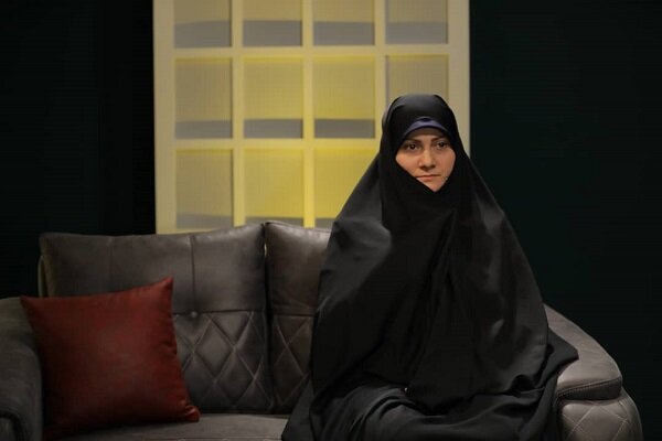     همچنین برداشتن حجاب زنان ایرانی هزینه زیادی دارد