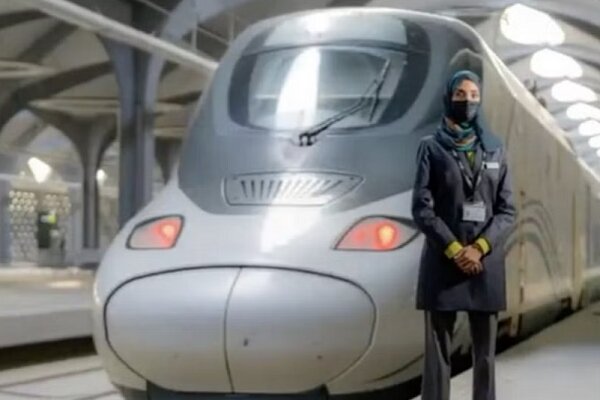 زنان در عربستان سعودی هدایت قطار هستند