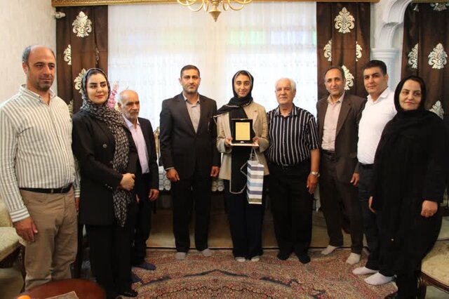 فرماندار فرماندار دختران نخبه در هوش مصنوعی