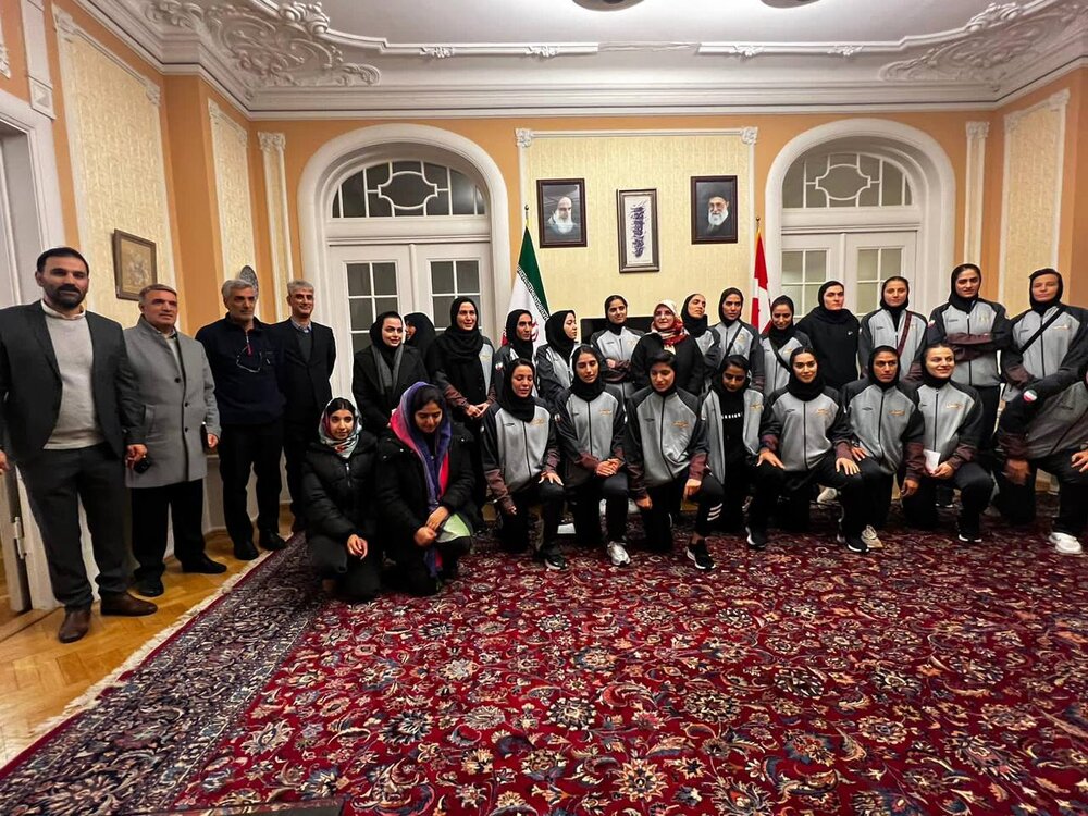 دیدار اعضای تیم ملی هندبال بانوان با سفیر ایران در دانمارک