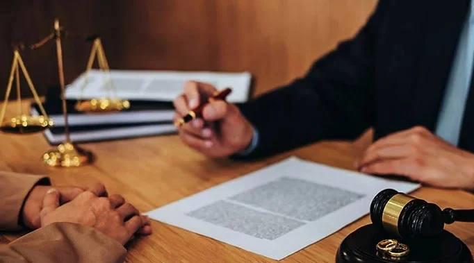 Lawyer for divorce on behalf of the woman