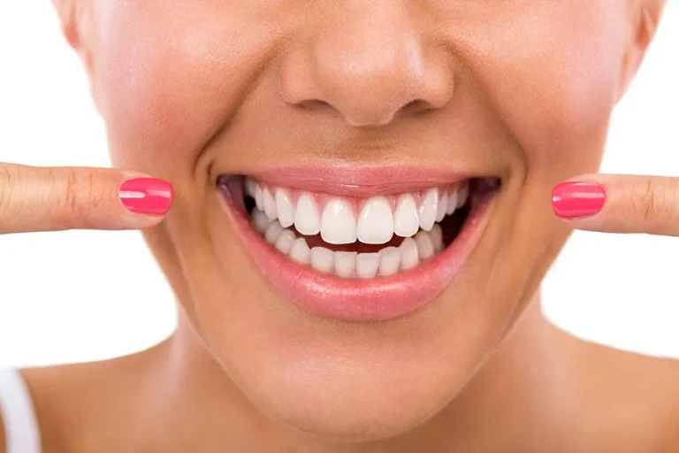 کلینیک دندانپزشکی آریل دنتال – چرا همه راه ها به این کلینیک ختم می شود؟
